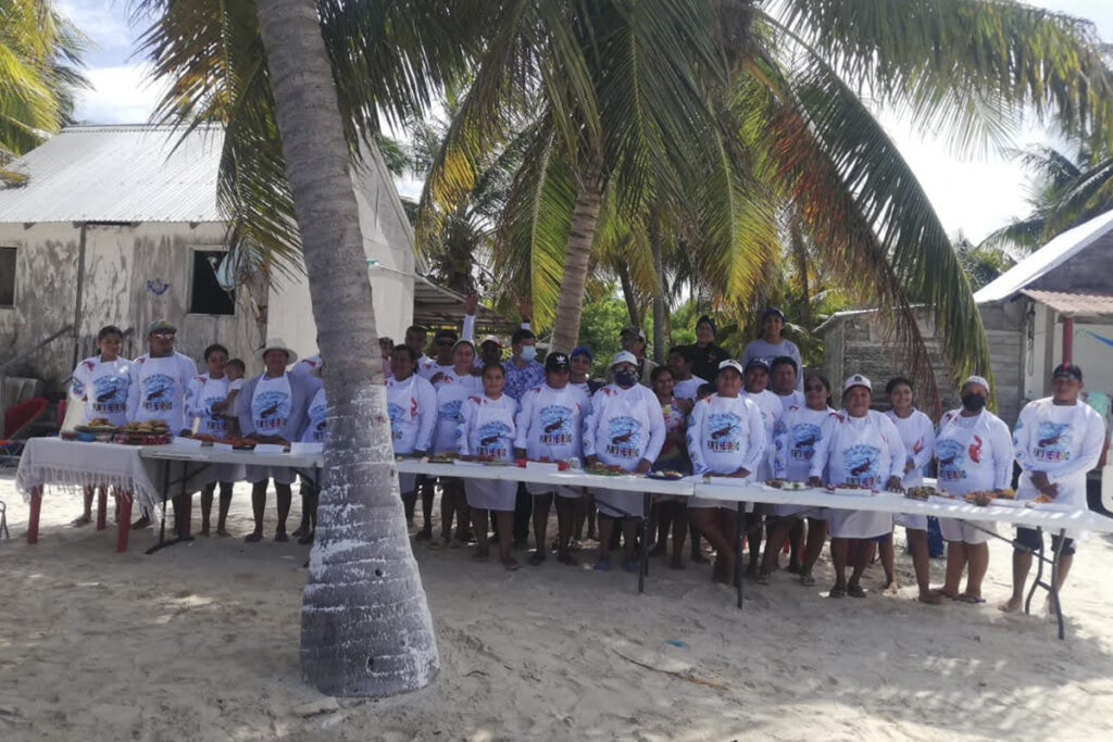 La Cooperativa Turística Mujeres del Mar está conformada por siete mujeres entusiastas y emprendedoras de la comunidad de Punta Herrero en la Reserva de la Biósfera Sian Ka’an.